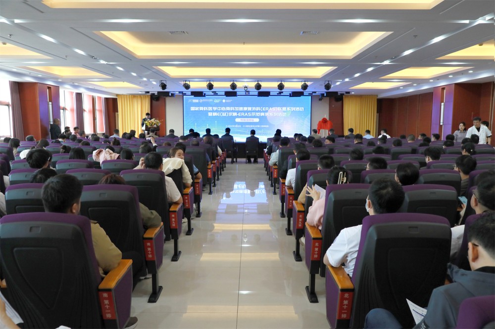 1711788776636049674.jpg 会场.jpg